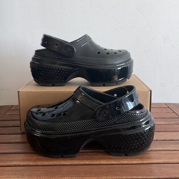 NWT CROCS Stomp High-Shine Platform Clogs Black Women 6 Men 4 - Picture 2 of 10